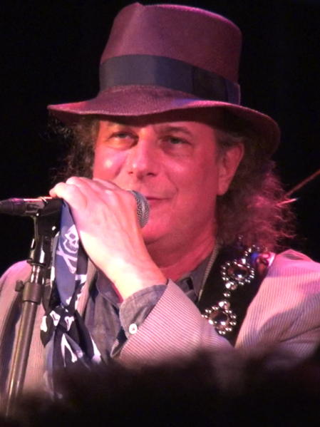 Gary Lucas